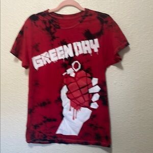 Green Day Red Graphic T-Shirt. Good Used Condition. 18 Inches Pit To Pit.